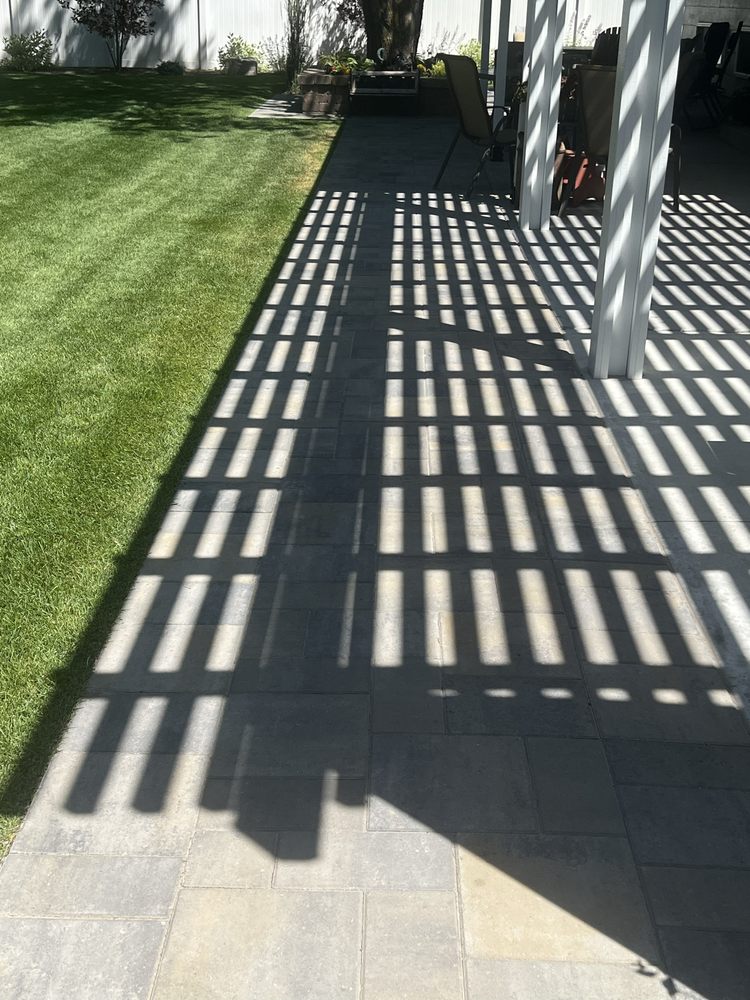 Backyard Patio & Pergola